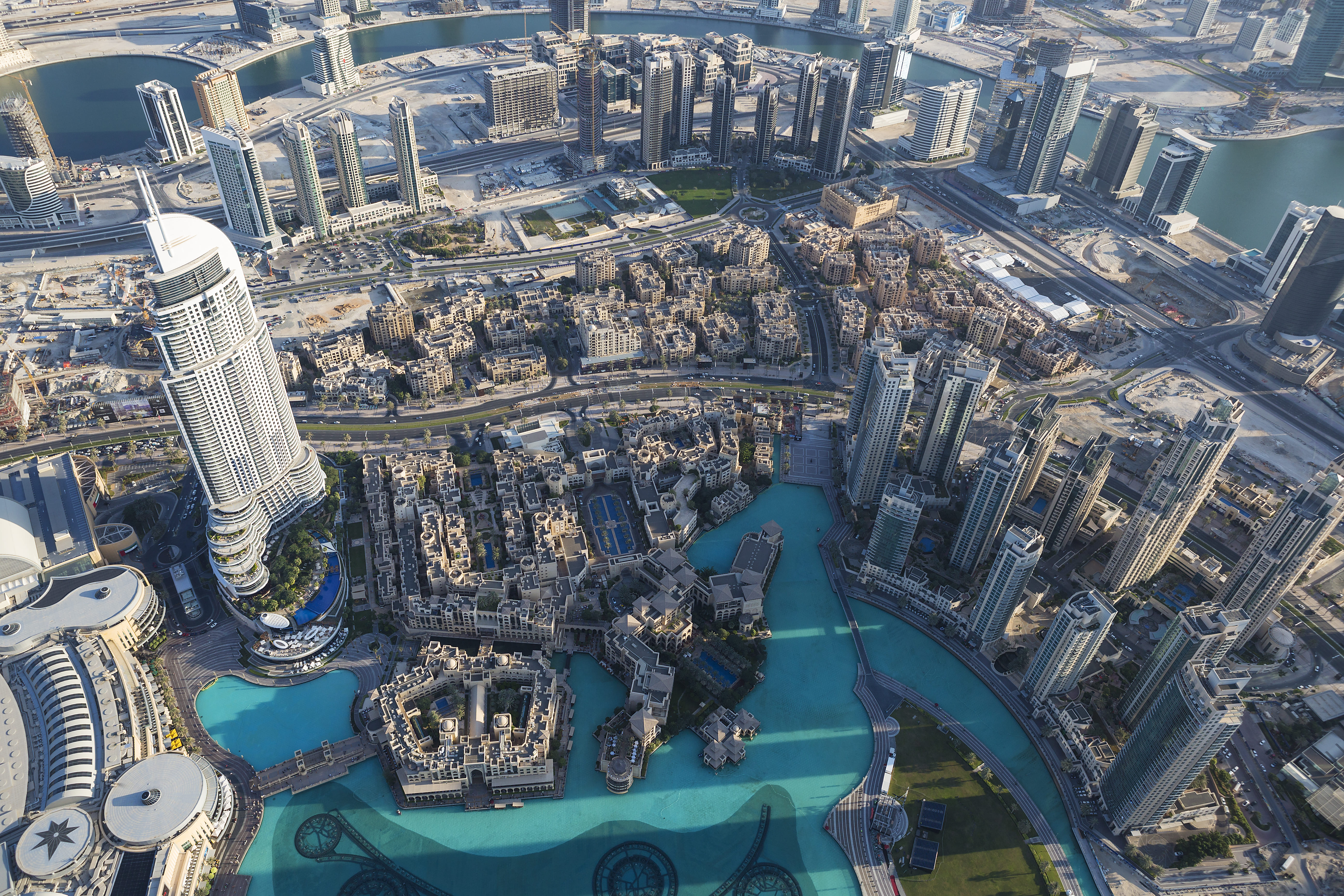 Comparing Abu Dhabi and Dubai Real Estate for Buyers and Investors